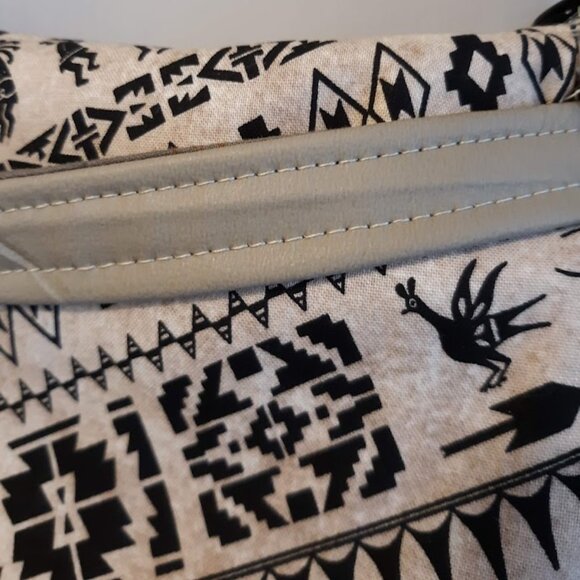 New Southwestern ethnic print Kokopelli Purse Tan Black Vinyl trim shoulder bag - Picture 5 of 9